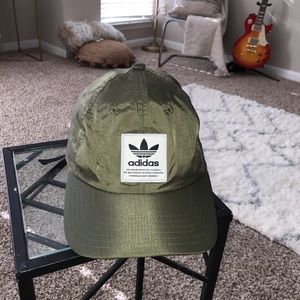 olive green cap 💚